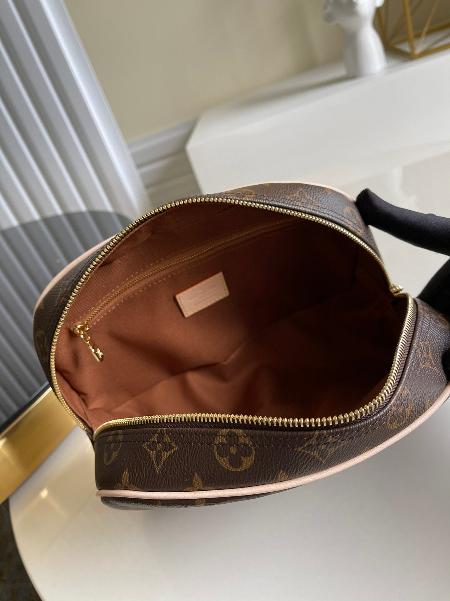 LV M47527 盥洗袋