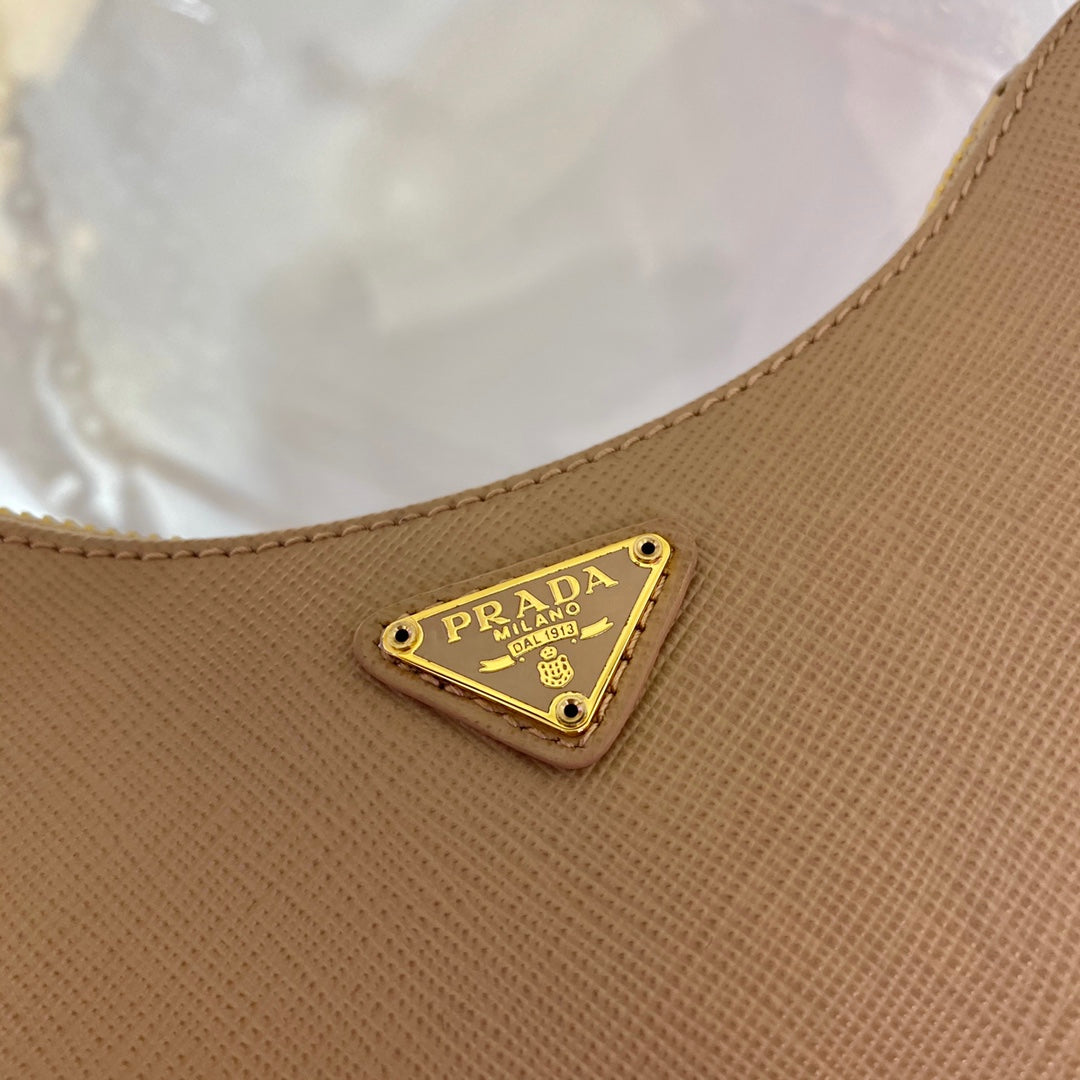 普P家-hobo包 mini 杏色金鍊