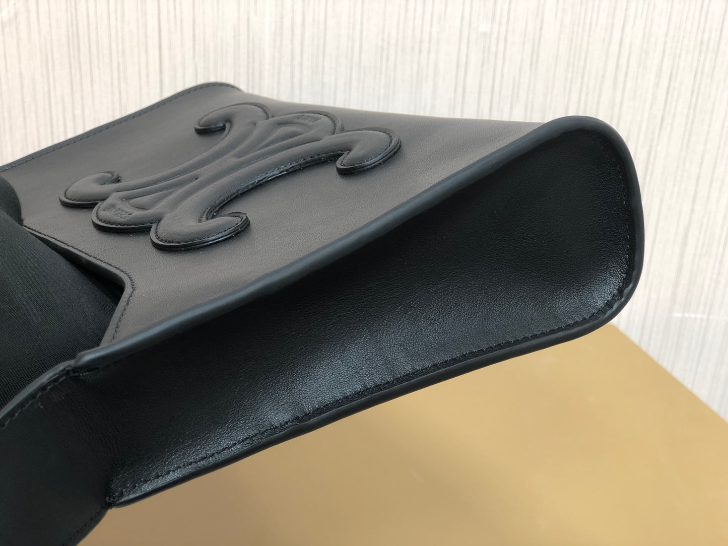 賽C家-22s春夏新品｜CUIR TRIOMPHE 光滑牛皮革肩背包