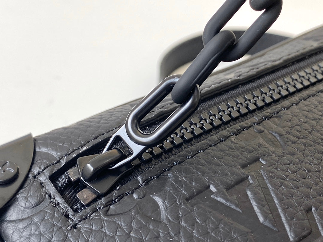 M44480 路L家-MINI SOFT TRUNK 手袋 黑色荔枝紋