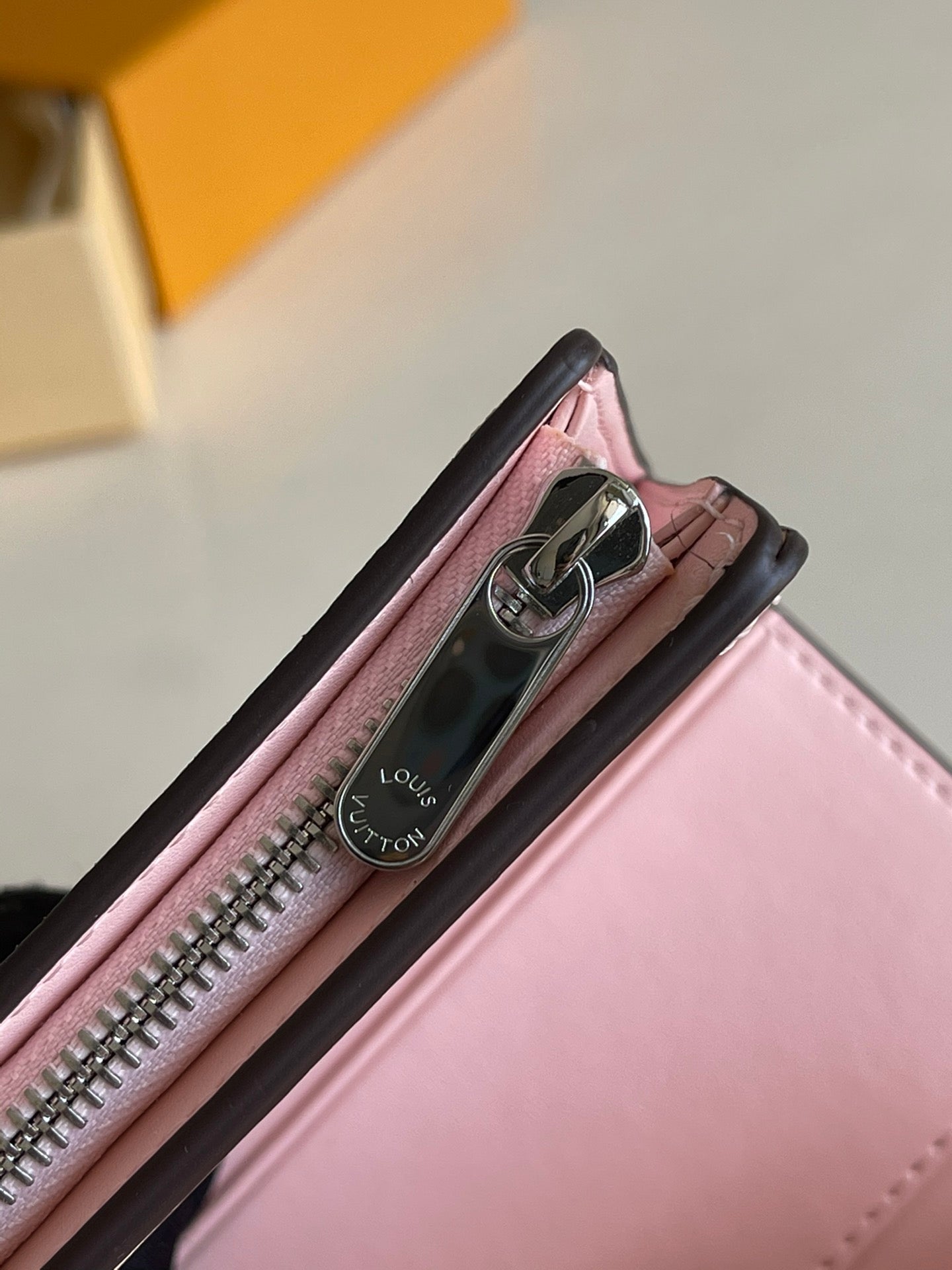 LV M69033 漸變粉 Iris XS 三折短夾