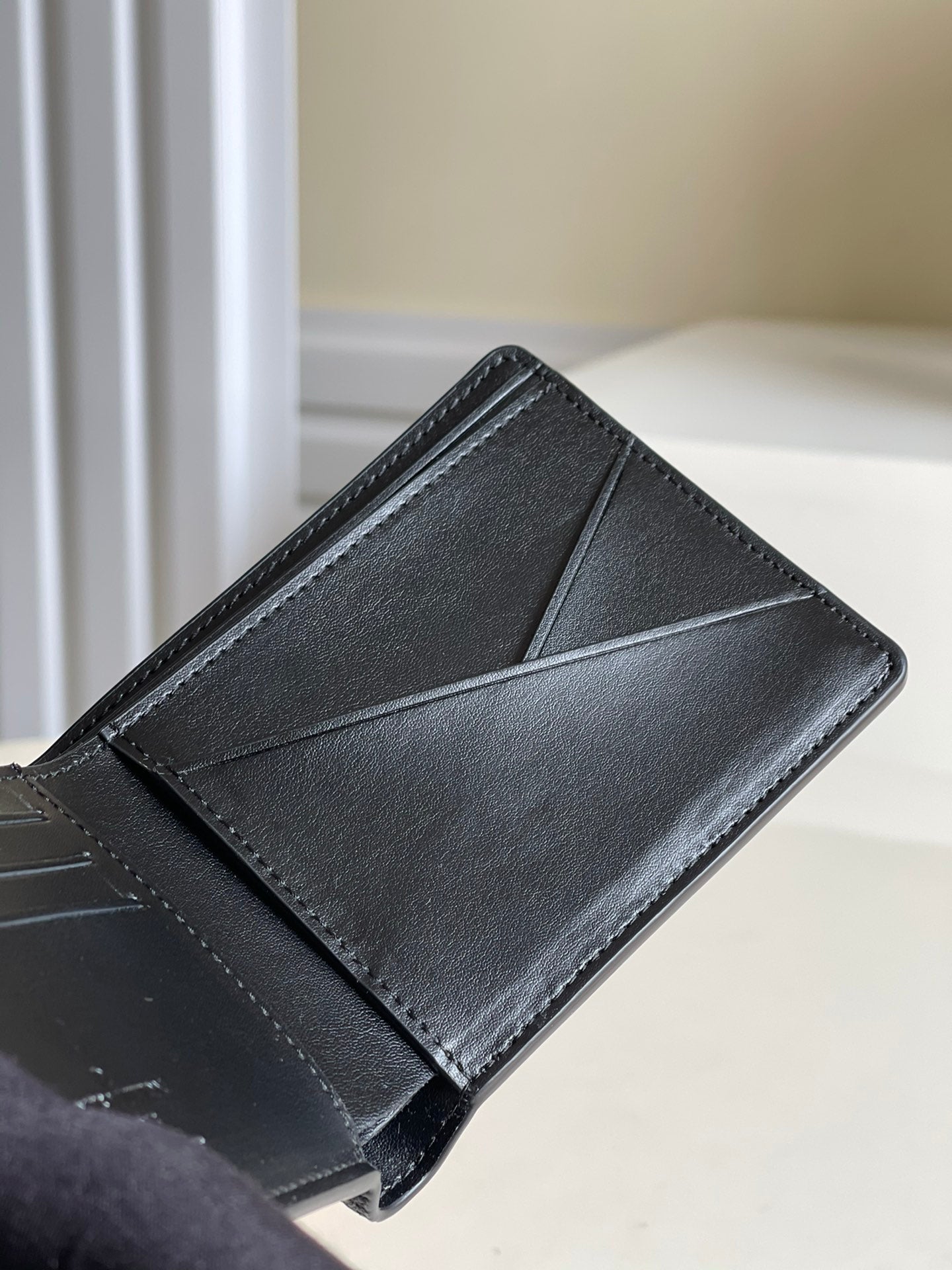 LV M69829 Aerogram Multiple 男款短夾