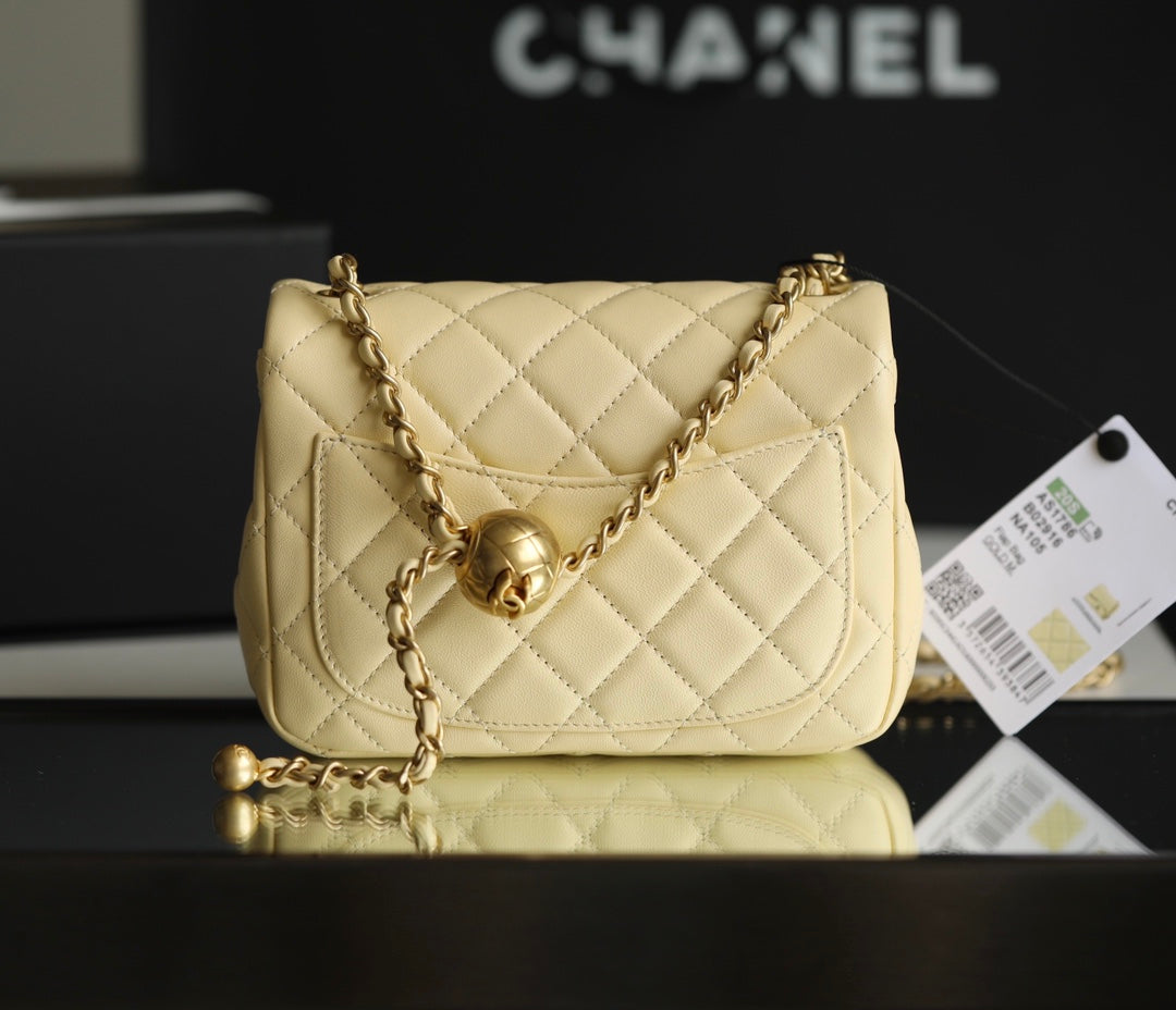 Chanel 金球方胖子口蓋包-小雞黃