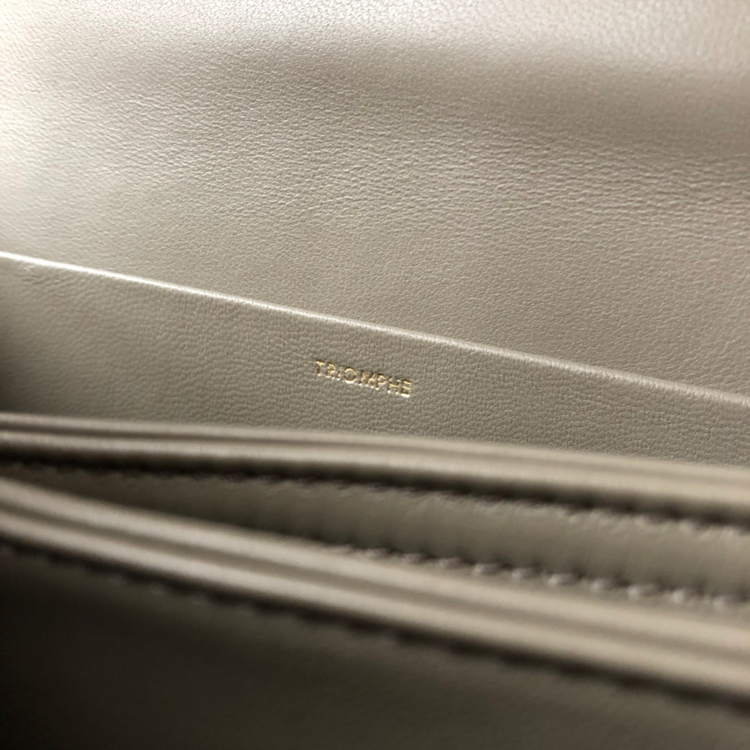 Celine TRIOMPHE 中號小牛皮-卵石色