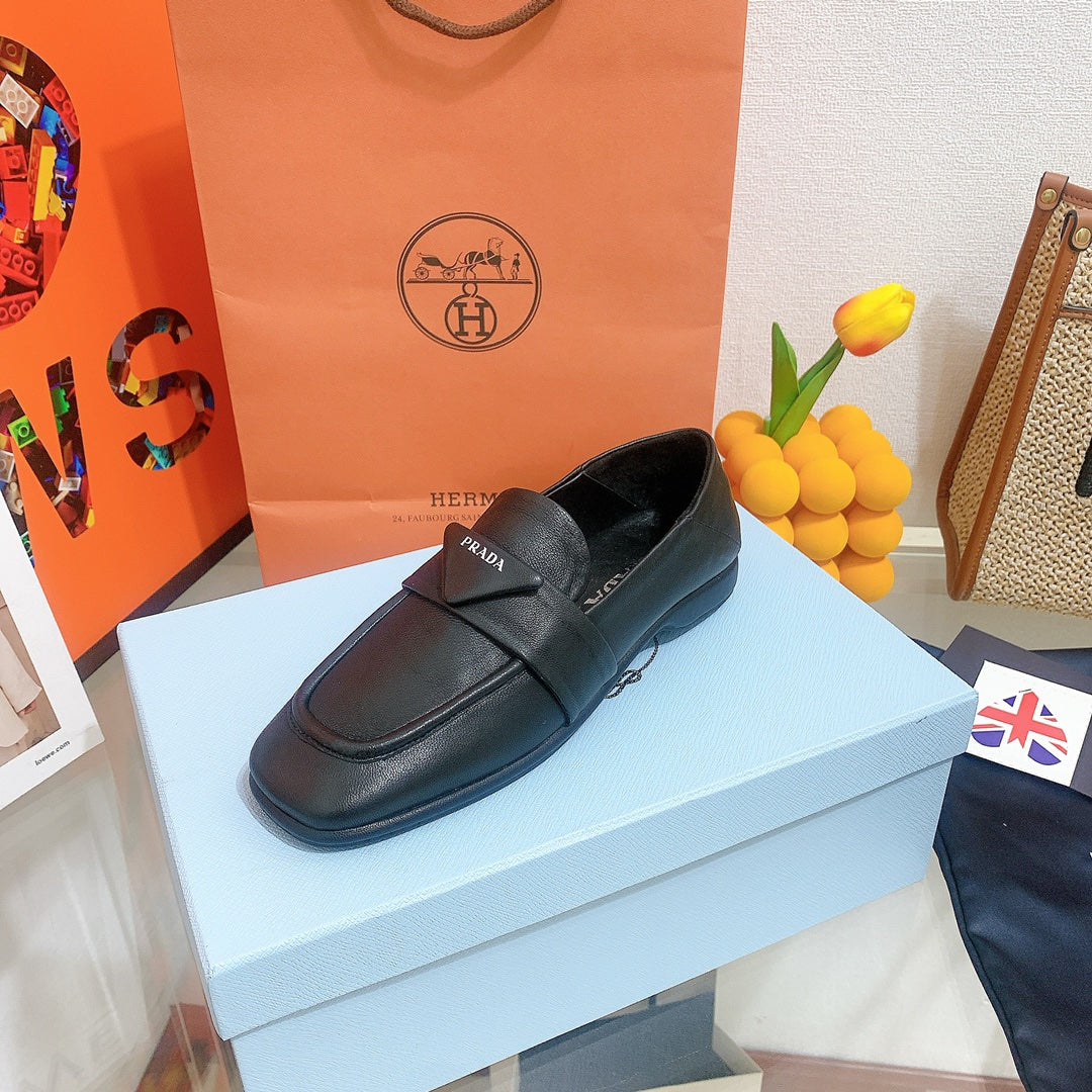 Prada 鞋-Prada 舒服軟皮 樂福鞋（黑）