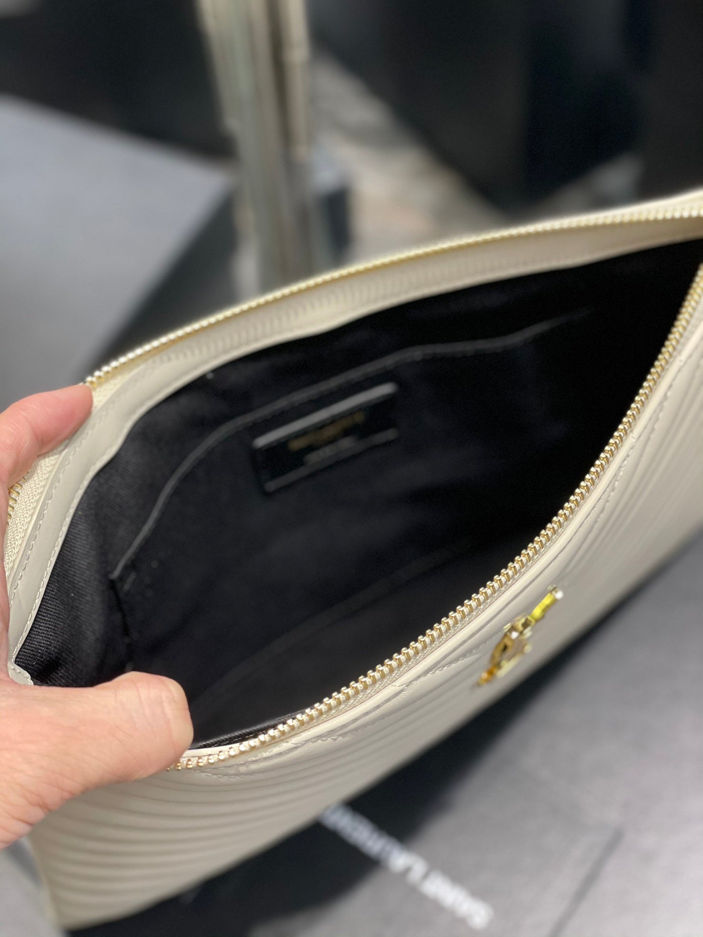 YSL_提花拼接文件手拿包-白色金扣-30cm