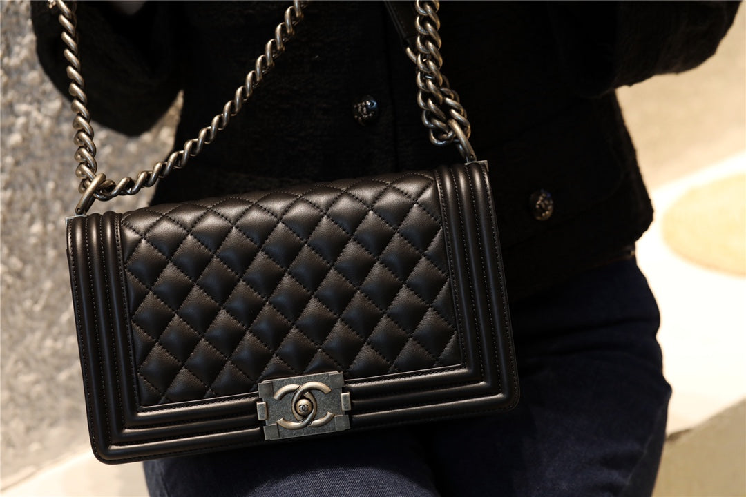 Chanel Leboy 25-黑色胎牛皮-復古銀扣