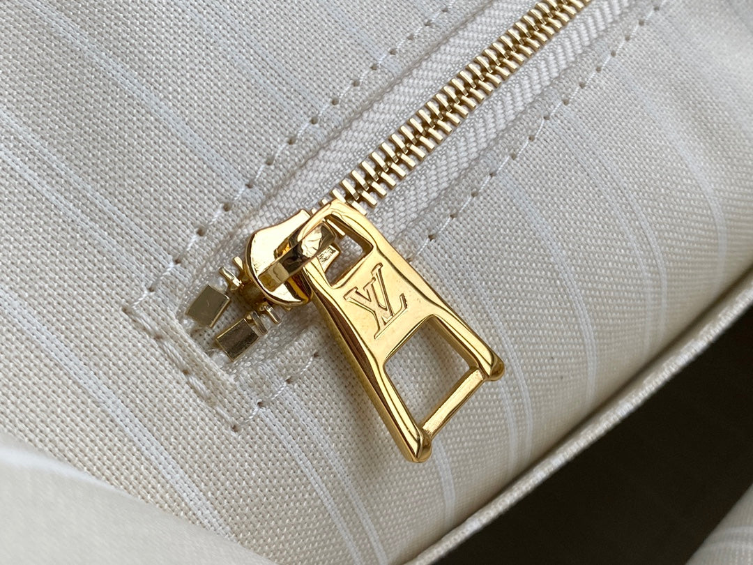 M57639 路L家-Onthego Tote 包 大號 藍色