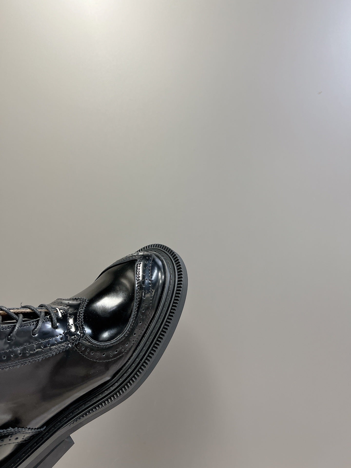 羅L威-22SS 愛心漆皮短靴 黑色