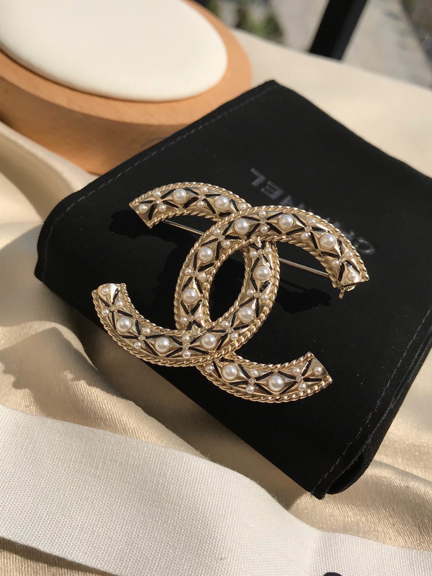 Chanel 胸針