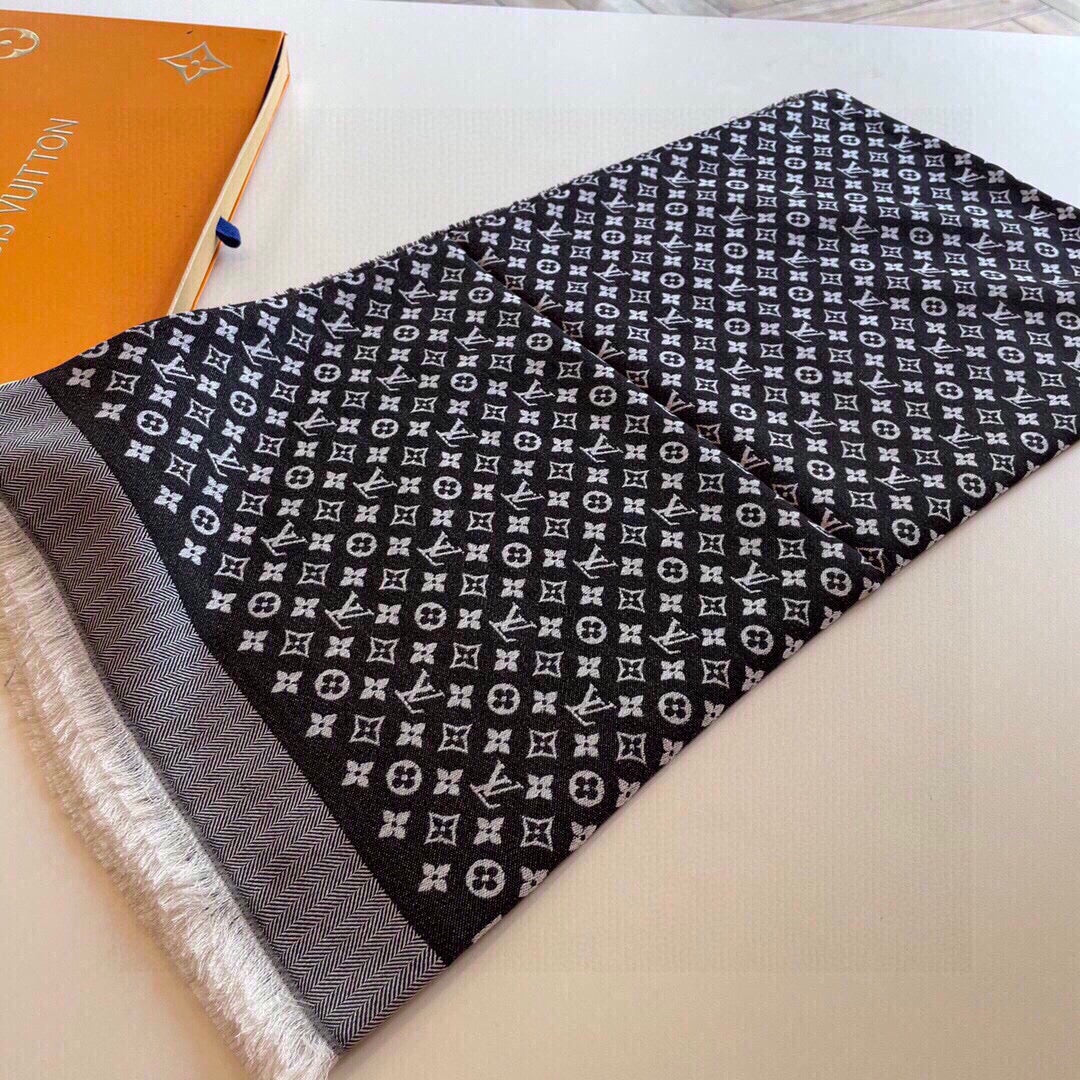 路L家-字母logo提花圍巾 120*120cm 50%羊毛+50%桑蠶絲 黑色