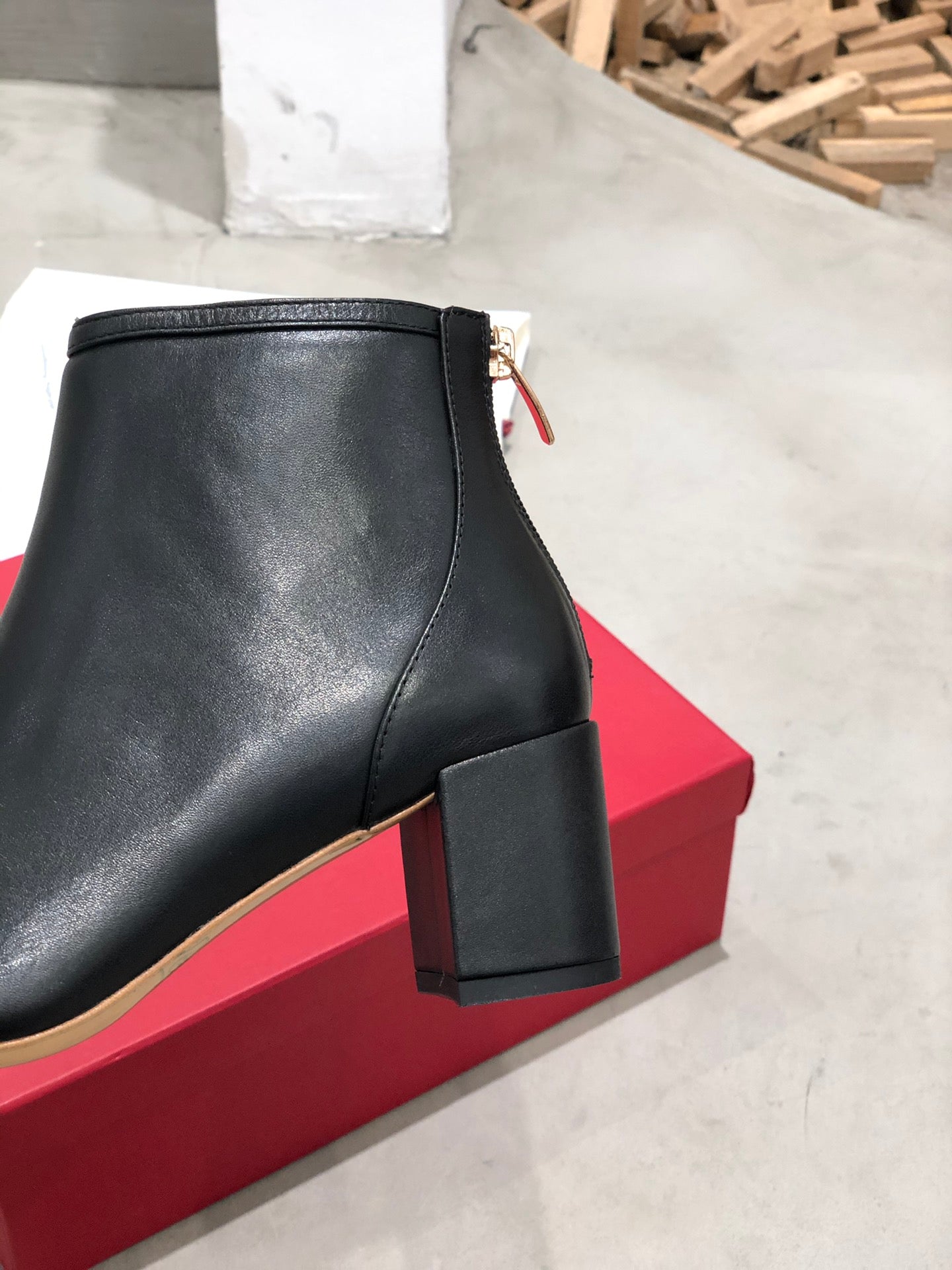 Salvatore Ferragamo鞋-馬蹄扣 粗跟短靴