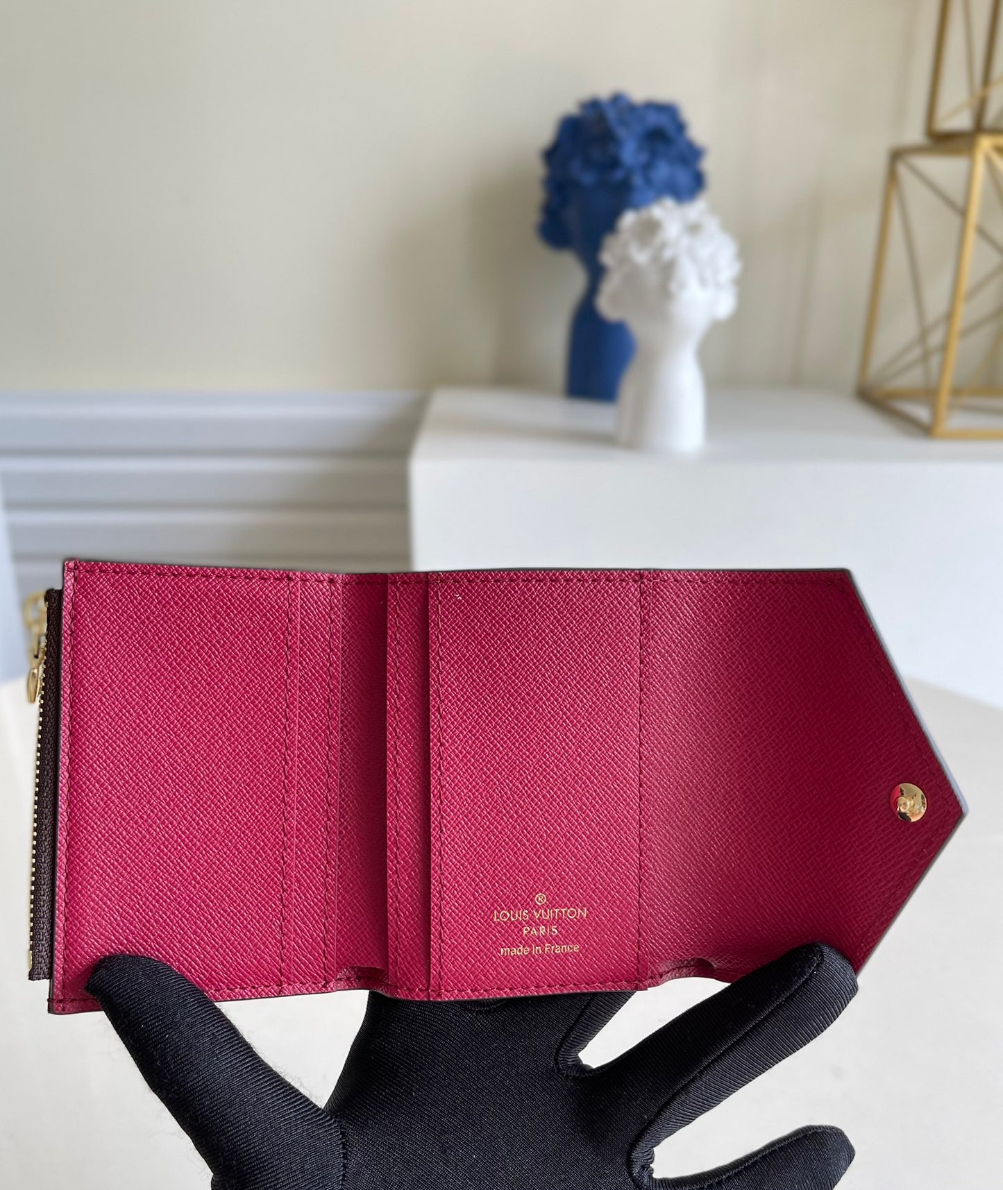 LV M62932 子紅色老花 Pallas 三折短夾