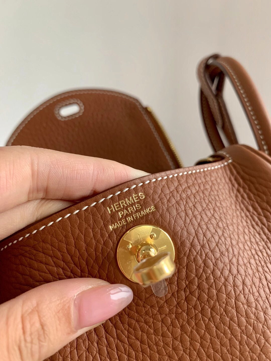 熱銷款 Hermes Mini Lindy-37 Gold 金棕色-金扣
