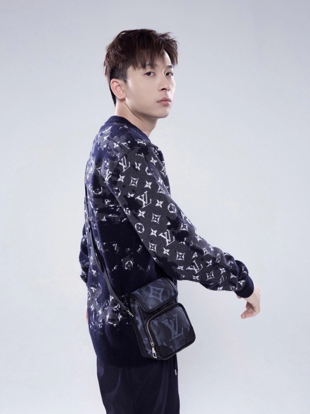 Lou-NANO AMAZON 郵差包 上身照