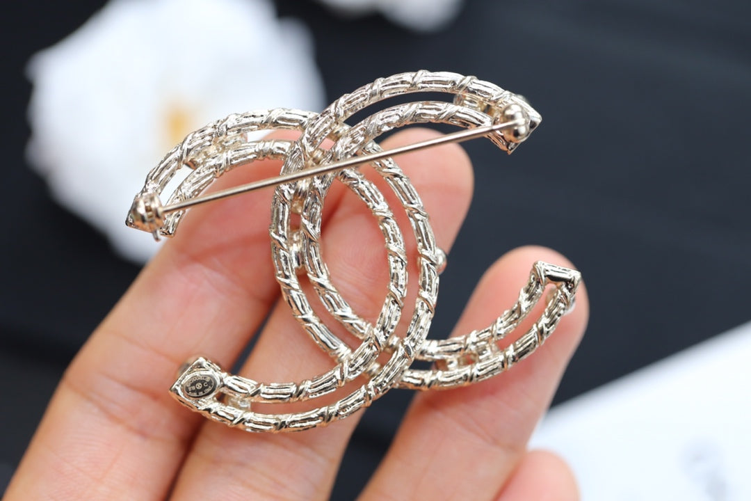 Chanel 胸針