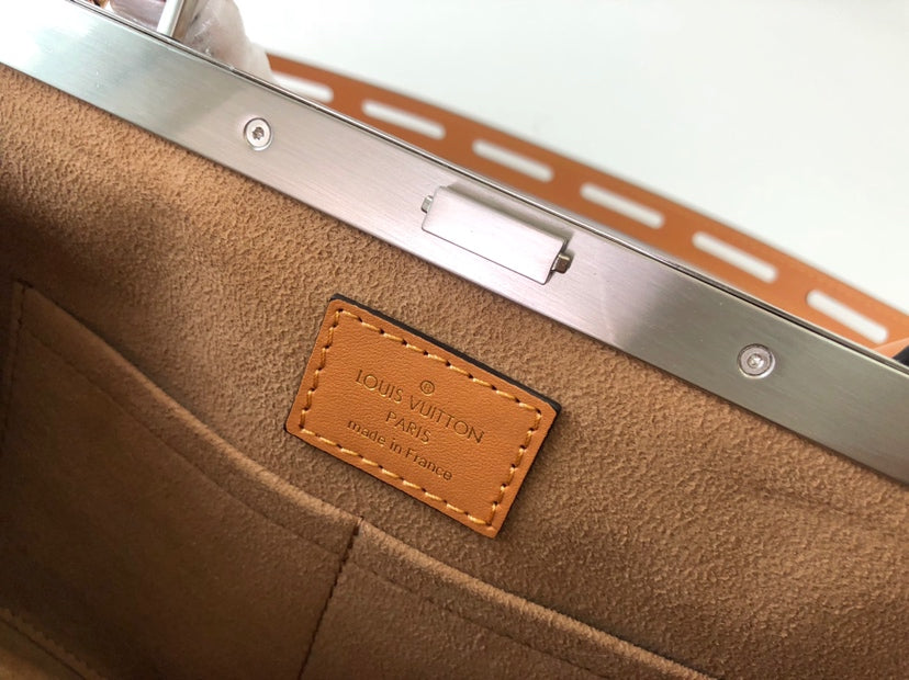 M43946 路L家-2018秋冬季 Crown Frame手袋