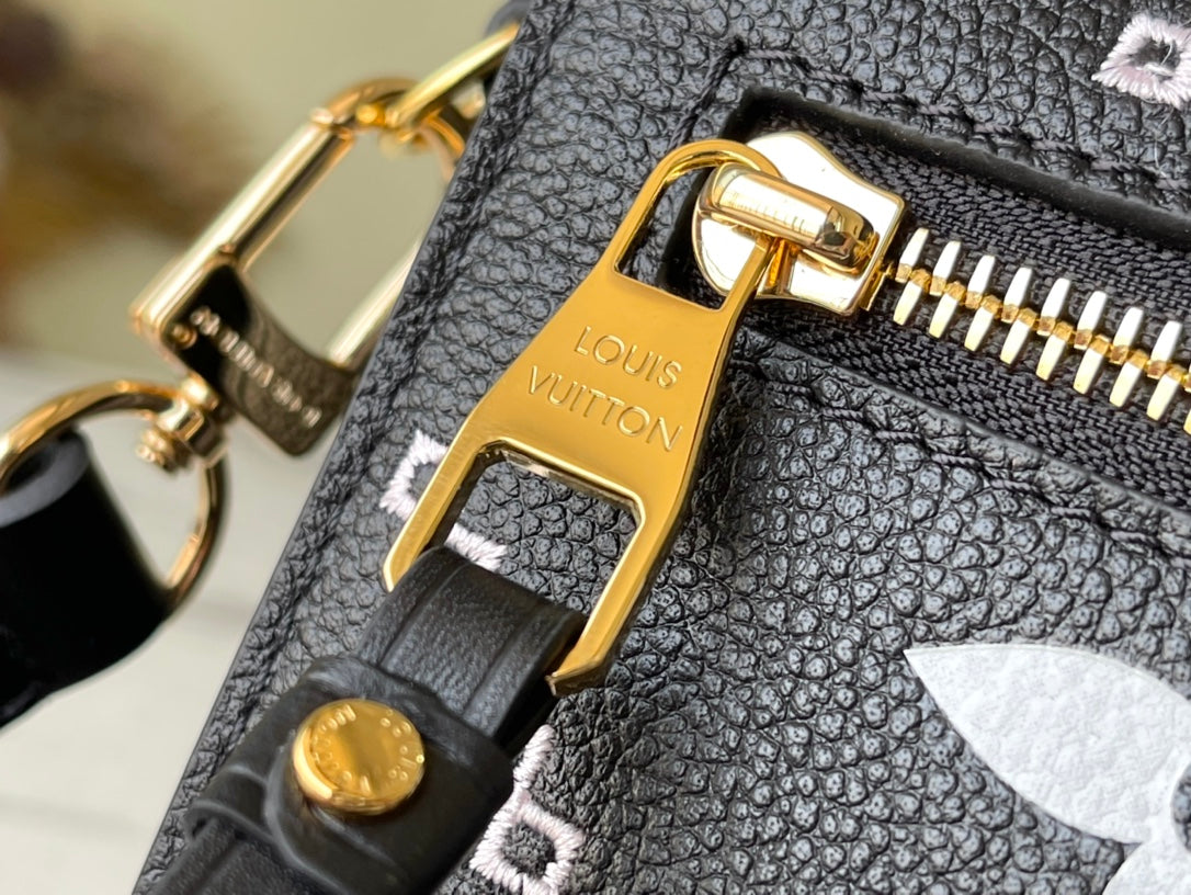 M46028 路L家-2022 春季系列 Pochette Métis 郵差包