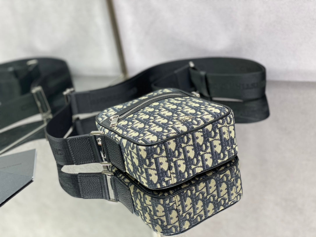 Dior 豎版相機包-15*6*18cm