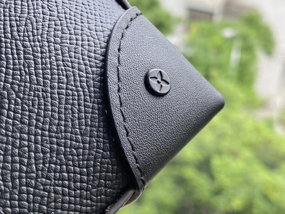 LV M30583黑 Pochette Voyage Steamer 手袋
