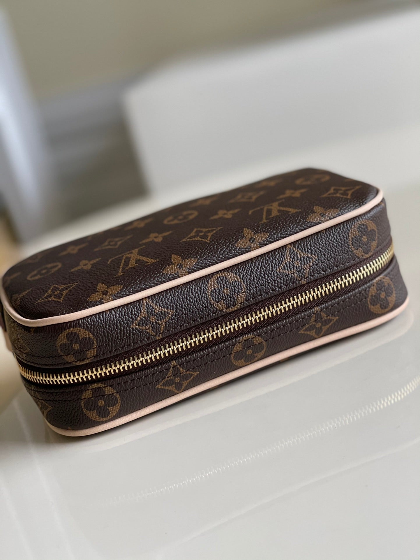 LV M47522 經典盥洗袋