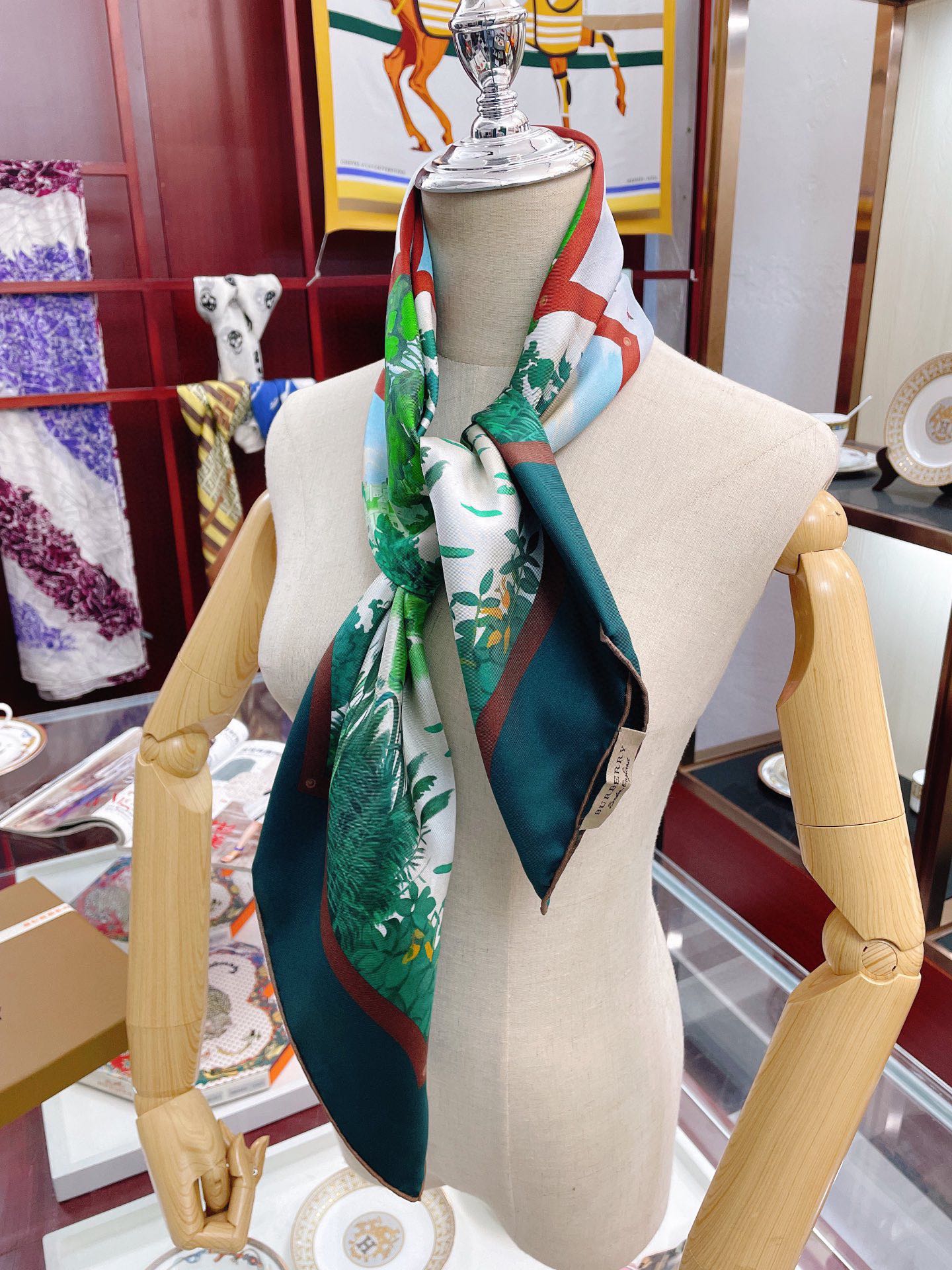 Burberry 森林城堡絲巾