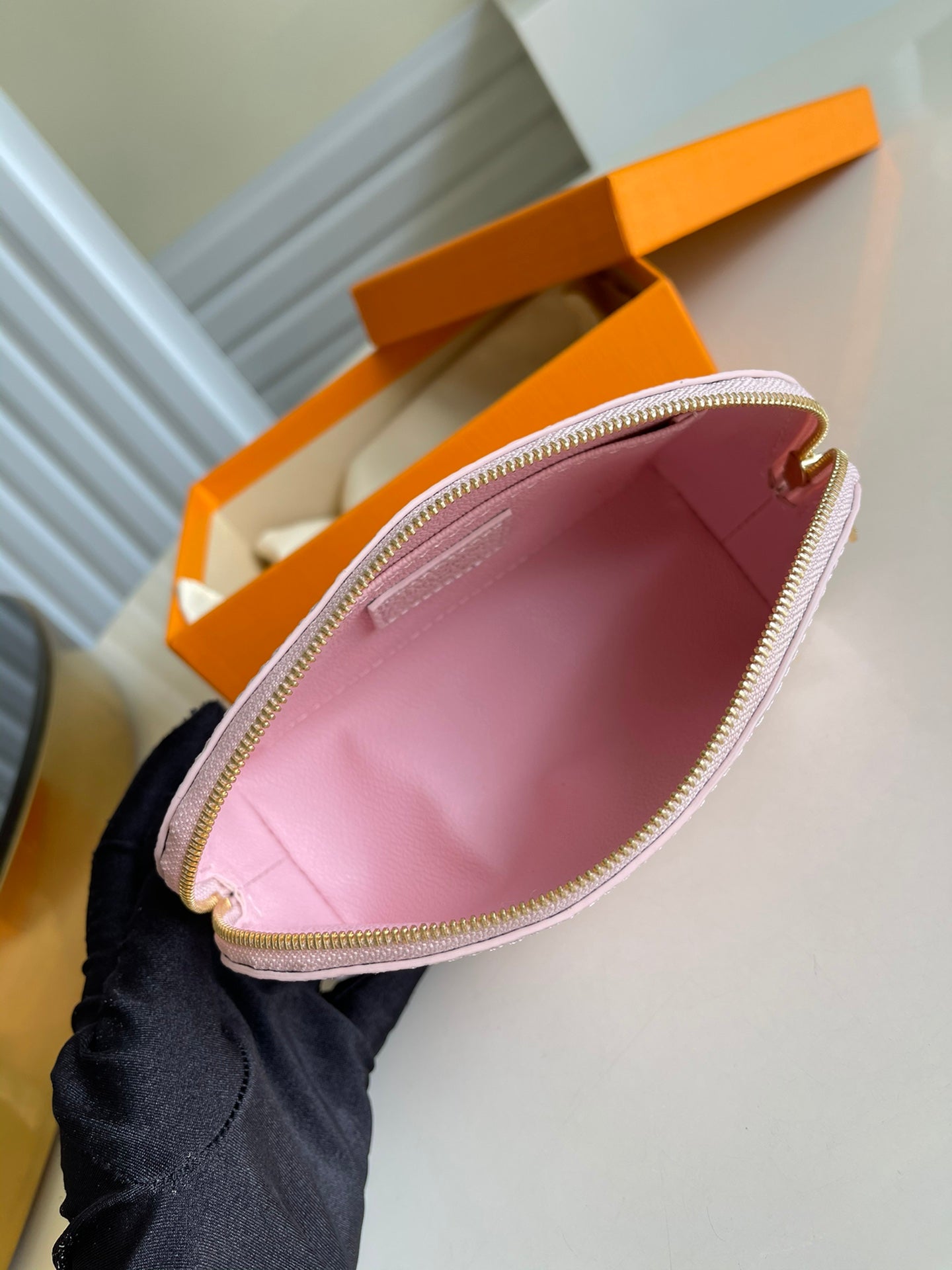 LV M47515粉色全皮壓花化妝包