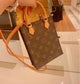 M69442 路L家-PETIT SAC PLAT 手袋 上身照