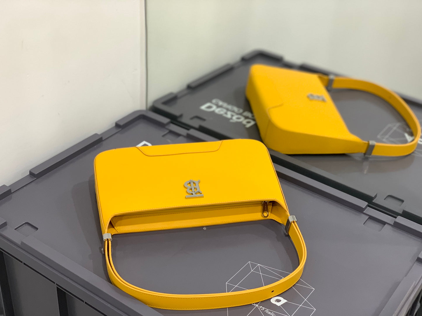 巴B家-新款 Tb shoulder bag 腋下斜挎包 黃色