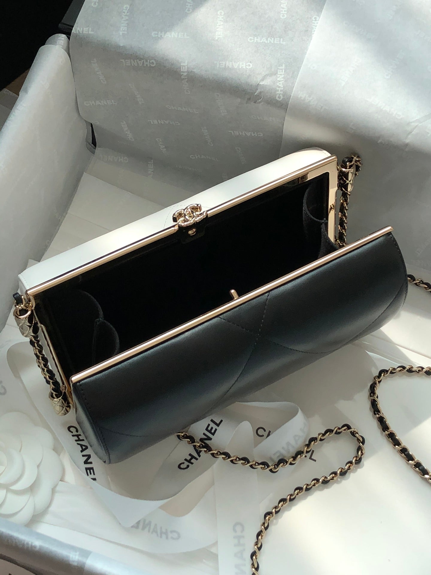 Chanel 2020高級手工坊系列黑白晚宴包