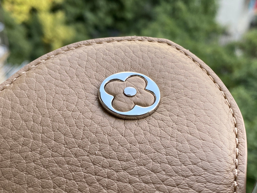 LV M57521  Capucines 小號手袋