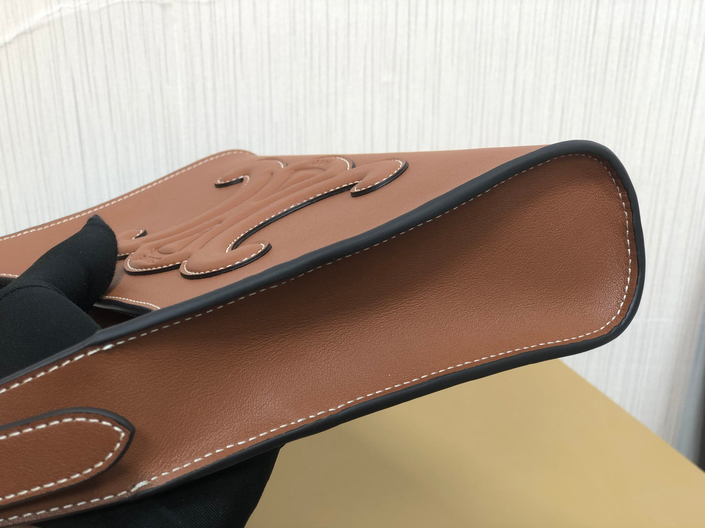 賽C家-22s春夏新品｜CUIR TRIOMPHE 光滑牛皮革肩背包
