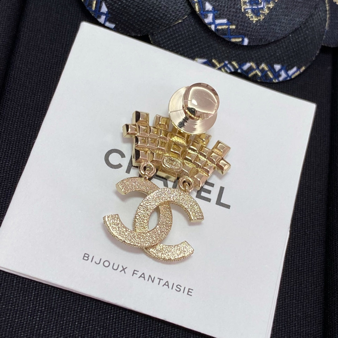 Chanel 胸針