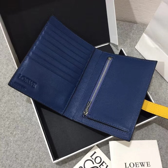 Loewe 對折中夾