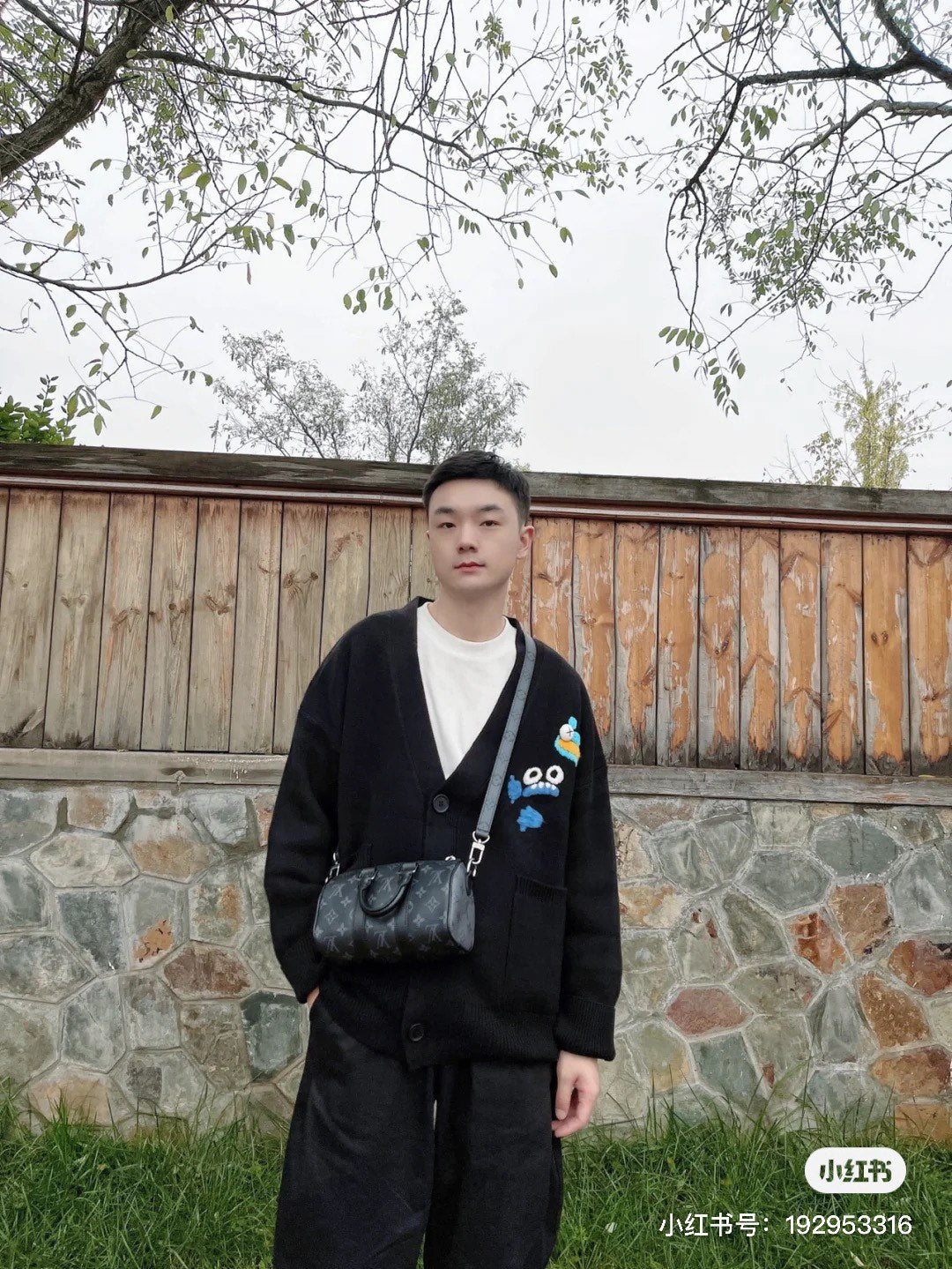 M45947 路L家-Keepall XS 手袋 上身照