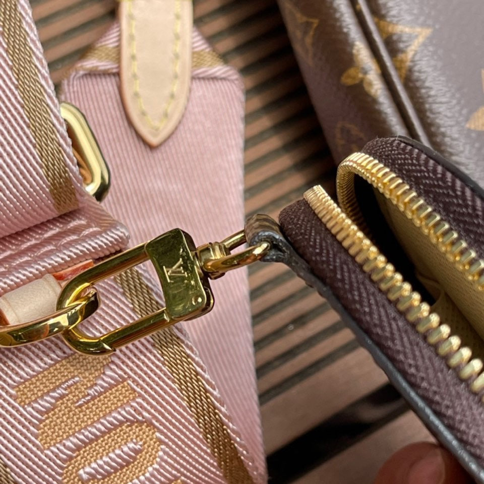 M44840 路L家-Multi Pochette Accessories 五合一麻將包 粉色