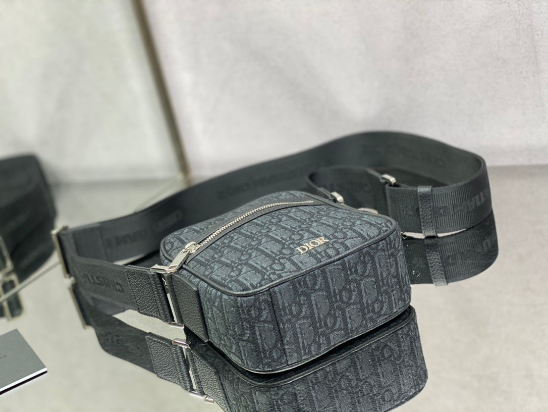 Dior 豎版相機包-15*6*18cm