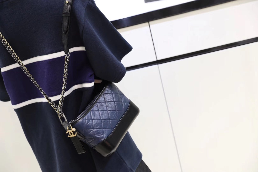 Chanel 小號流浪包-黑籃菱格紋