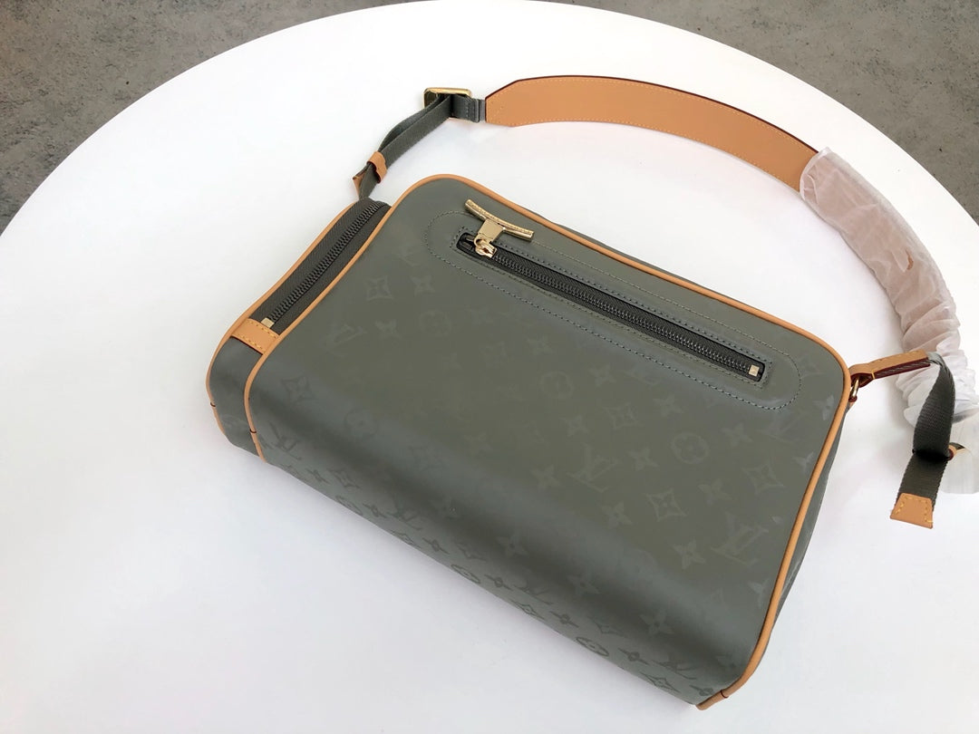 Lou-Monogram Titanium 小號 單肩包 斜背包