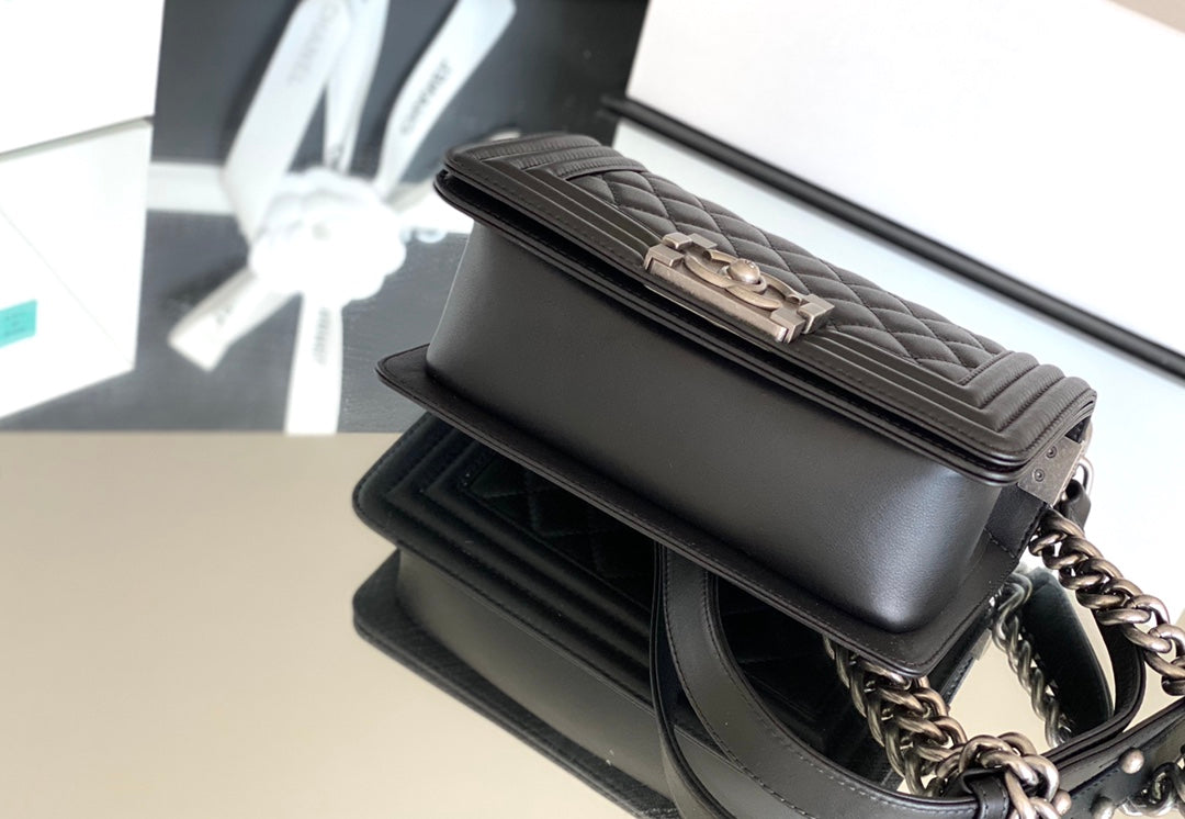 Chanel Leboy Mini-黑色胎牛皮-復古銀扣