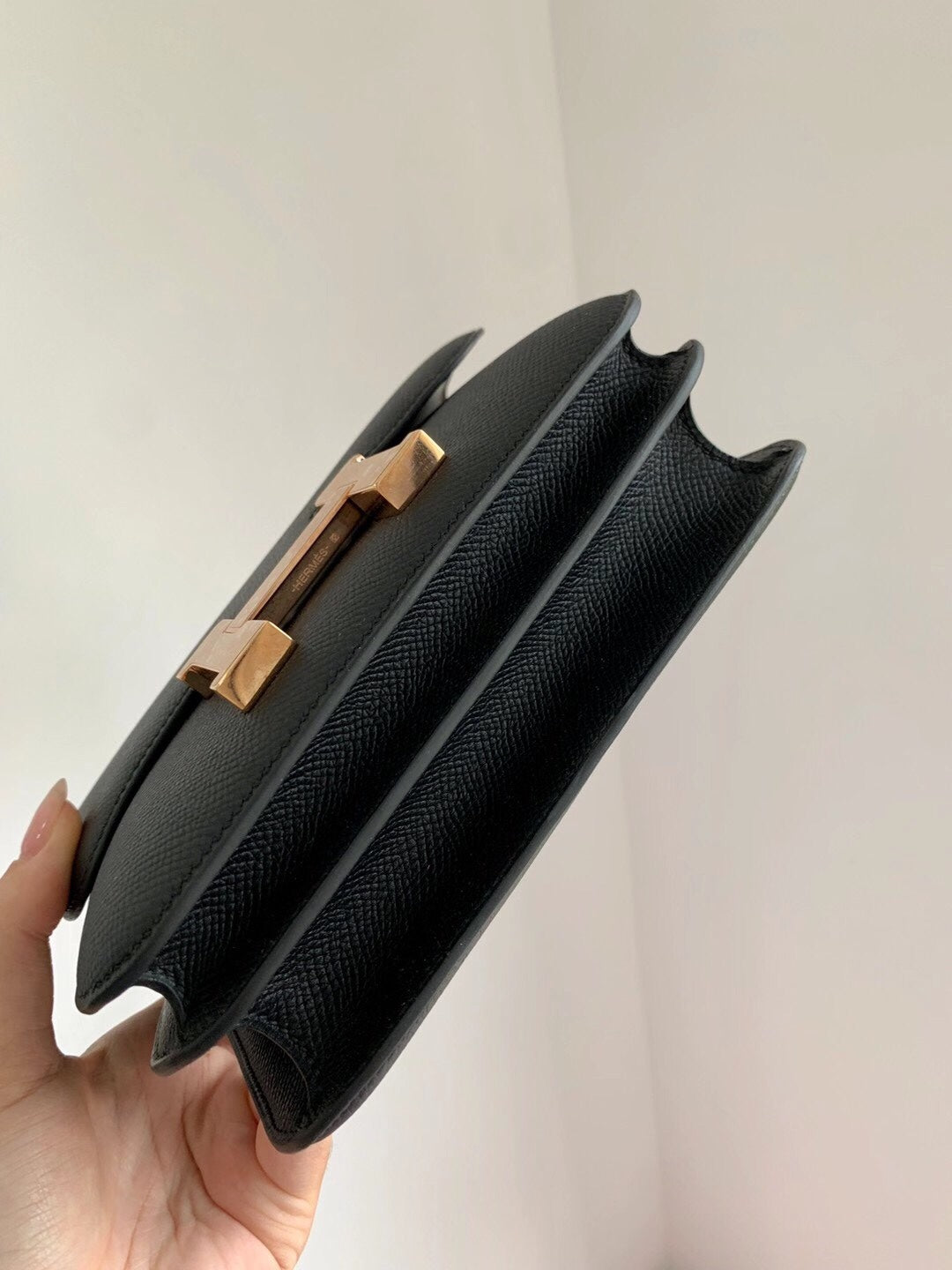 Hermes-Constance mini 19-黑色-Epsom-玫瑰金扣