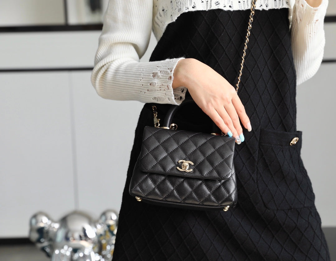 Chanel mini coco handle-黑色球紋牛皮-淡金扣