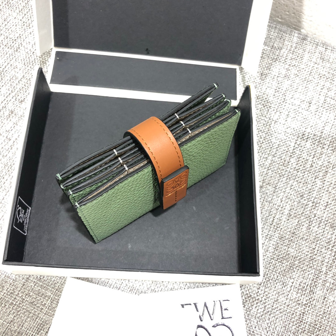 Loewe 搭扣小卡包或名片夾