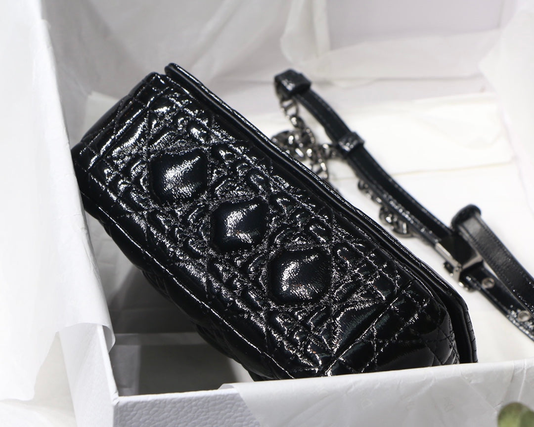 Dior Caro 褶皺漆皮系列 小號20cm-黑色