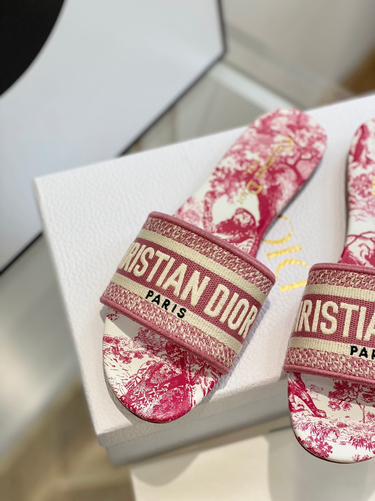 迪D家-提花刺繡拖鞋 桃紅色