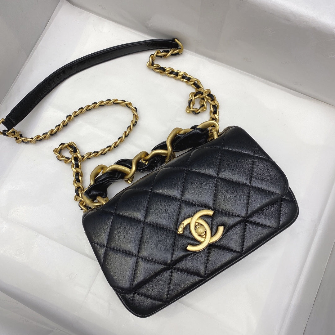 Chanel 拋光小羊皮菱格口蓋包