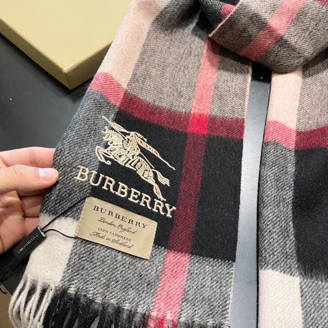 Burberry 羊絨圍巾