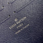 LV M56828 Pochette Voyage 中號手拿包