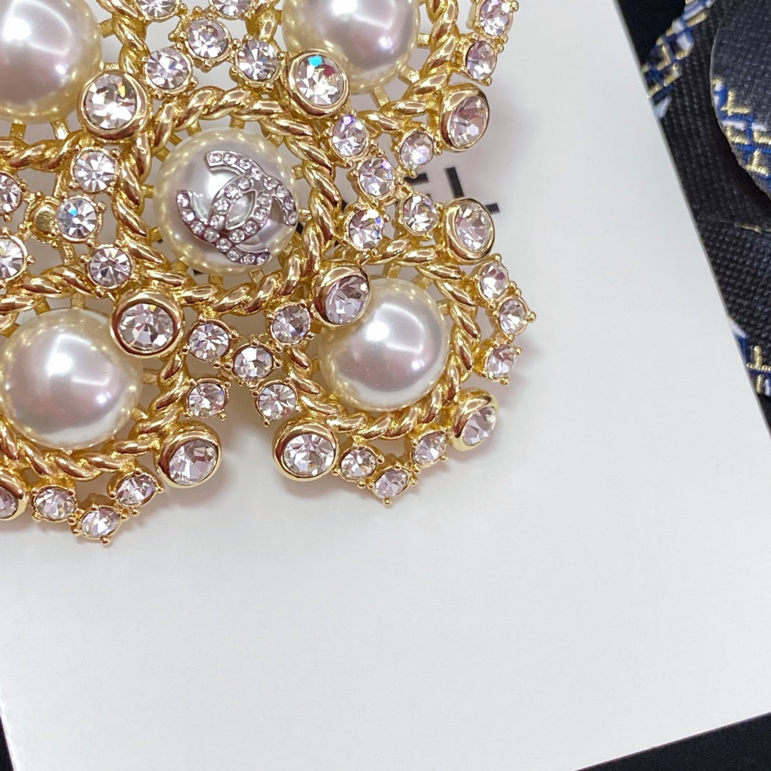 Chanel 胸針
