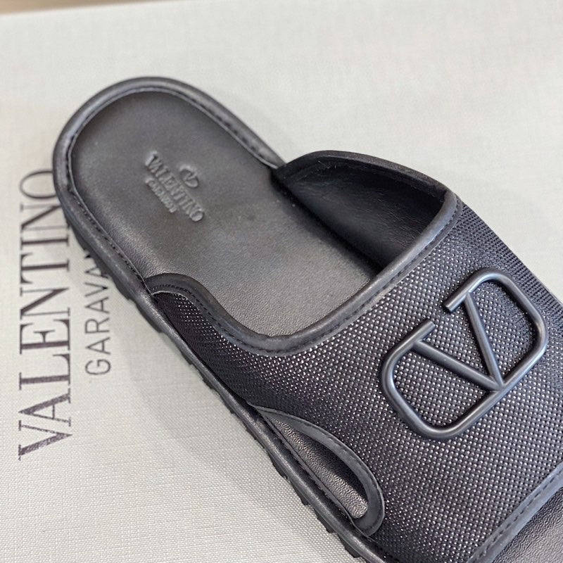 Val-2022新款 牛皮拖鞋 黑色